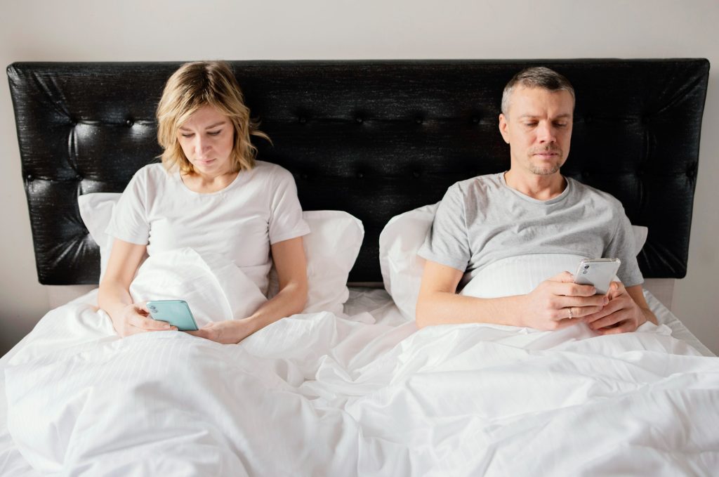 बेडरूम में घबराहट? जानिए सेक्स परफॉर्मेंस एंग्जायटी से कैसे पाएं प्राकृतिक समाधान